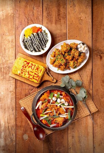 신선한 재료와 특별한 소스, 엄지척 닭도리의 맛있는 비결
